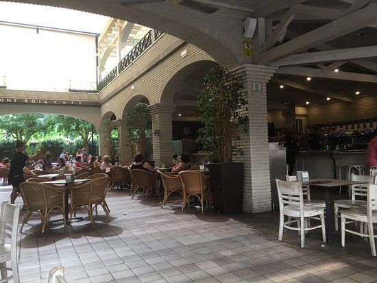 MontRoig Café